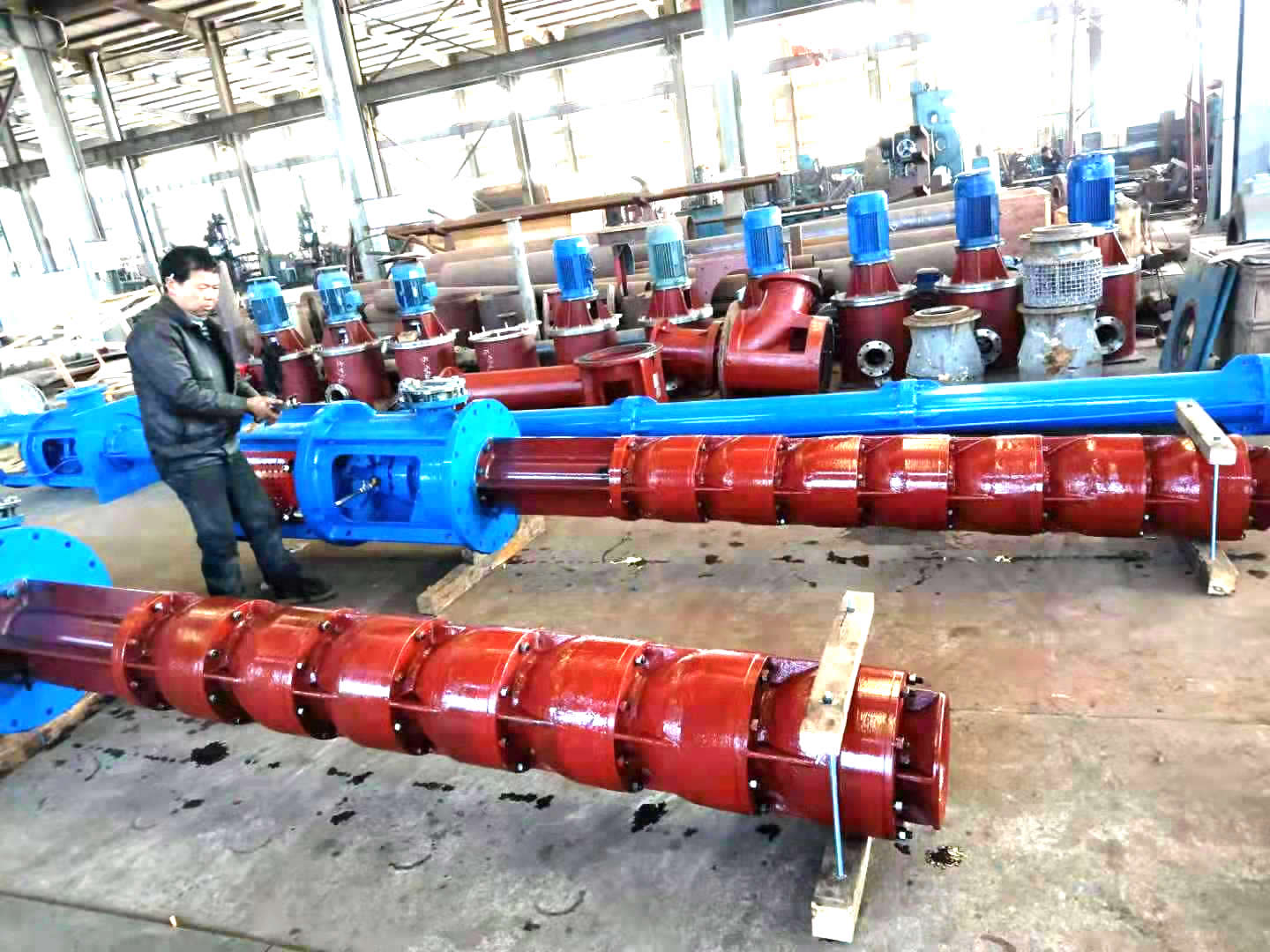 立佳機(jī)械能夠自行設(shè)計生產(chǎn)LC系列立式長軸泵(液下長軸泵,雙相鋼長軸泵,不銹鋼長軸泵),LB長軸液下泵(雙相鋼液下泵,不銹鋼液下泵)